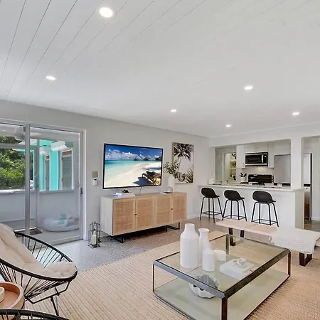 New Paradise Palm Bungalow 4 Bed 2 Bath With Heated Pool